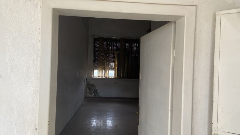 Tirane, shitet dyqan Kati 0, 126 m² 415.800 € (Ndodhet ne rrugen kryesore &quot;Aleksander Moisiu&quot; Cmimi:3300euro m2)