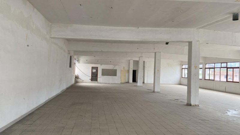 Tirane, shitet dyqan Kati 0, 126 m² 415.800 € (Ndodhet ne rrugen kryesore &quot;Aleksander Moisiu&quot; Cmimi:3300euro m2)