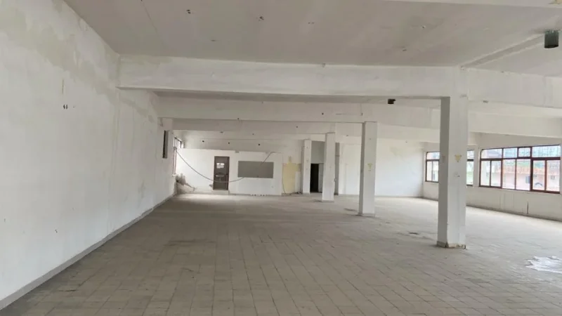 Tirane, shitet dyqan Kati 0, 126 m² 415.800 € (Ndodhet ne rrugen kryesore "Aleksander Moisiu" Cmimi:3300euro m2)
