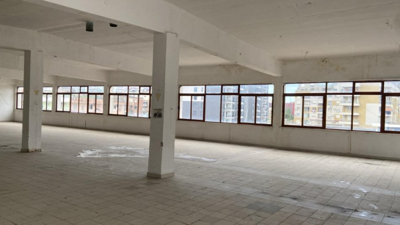 Tirane, shitet dyqan Kati 0, 126 m² 415.800 € (Ndodhet ne rrugen kryesore &quot;Aleksander Moisiu&quot; Cmimi:3300euro m2)