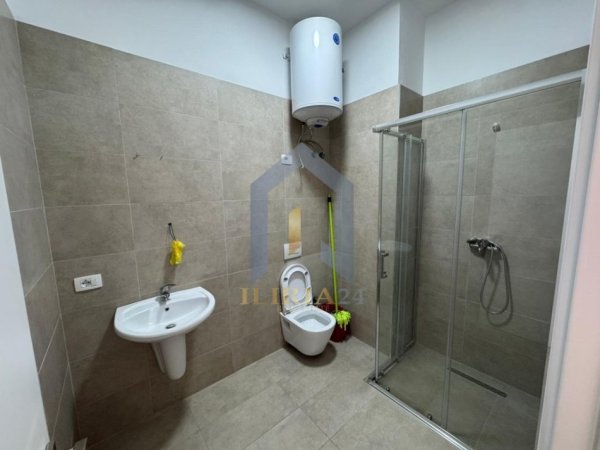 Tirane, jepet me qera zyre Kati 5, 120 m² 650 € (Rruga e Kavajes+ post parkimi i perfshire)