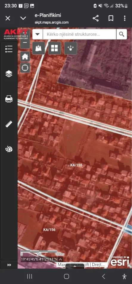 SHITET: 🟤 Tokë Arë Në Autostradën Tiranë - Durrës( 520 m Pas Delta Home ose Ardenos ) 📍Sip. 7400 m² ( Tokë e Kuqe me Intesitet 0.6) ZONË INDUSTRIALE