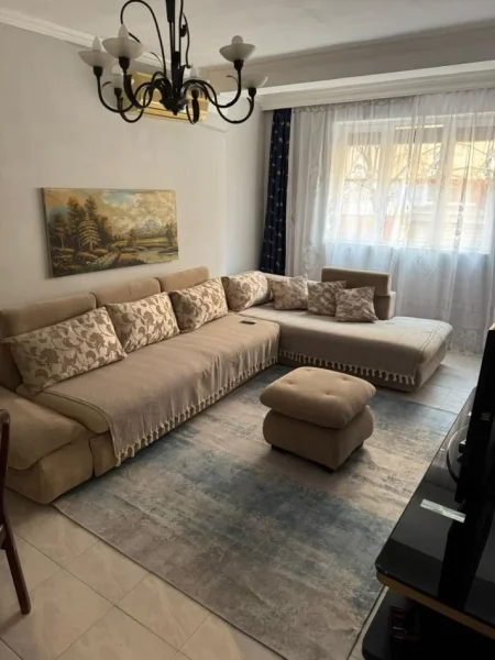 Tirane, jepet me qera apartament 2+1 Kati 1, 80 m² 600 € (Pazari i Ri)