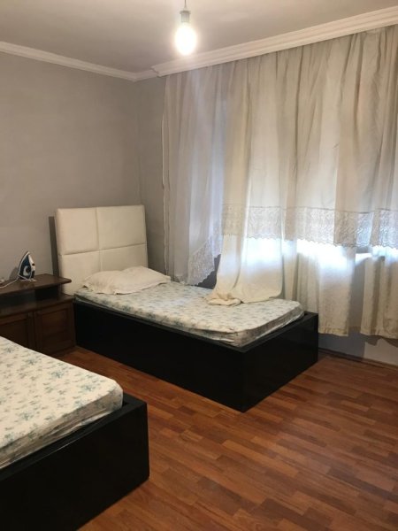 Tirane, jepet me qera apartament 2+1 Kati 1, 80 m² 600 € (Pazari i Ri)