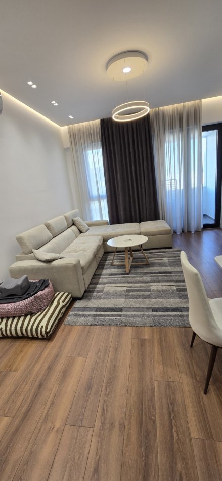 Tirane, jepet me qera apartament 1+1+Ballkon Kati 8, 70 m² 800 € (Rruga e Kvajes)