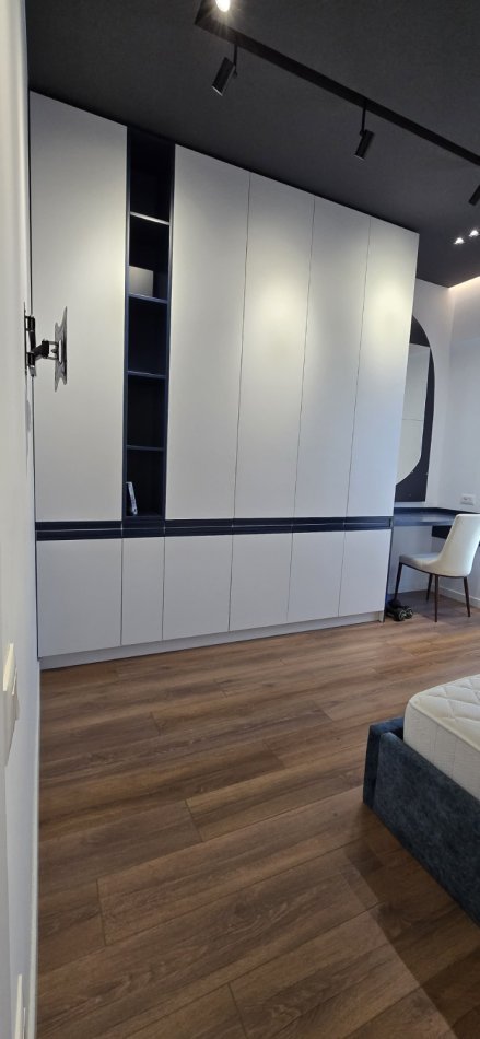 Tirane, jepet me qera apartament 1+1+Ballkon Kati 8, 70 m² 800 € (Rruga e Kvajes)