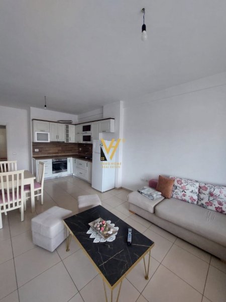 Tirane, jepet me qera apartament 2+1+Ballkon Kati 4, 118 m² 500 € (UNAZA E RE)