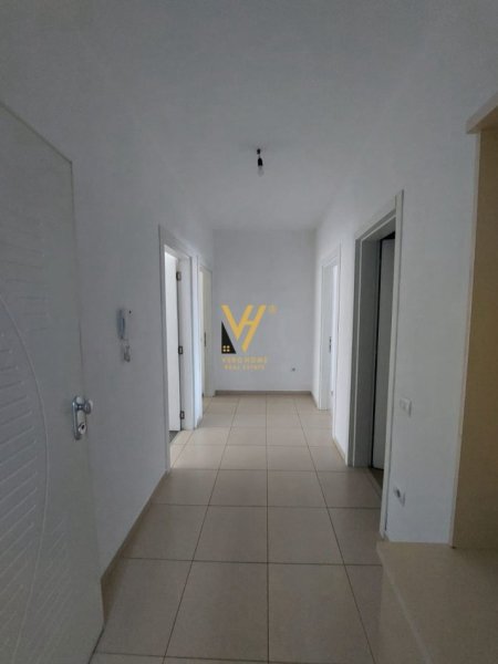 Tirane, jepet me qera apartament 2+1+Ballkon Kati 4, 118 m² 500 € (UNAZA E RE)