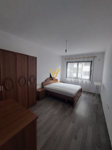 Tirane, jepet me qera apartament 2+1+Ballkon Kati 4, 118 m² 500 € (UNAZA E RE)
