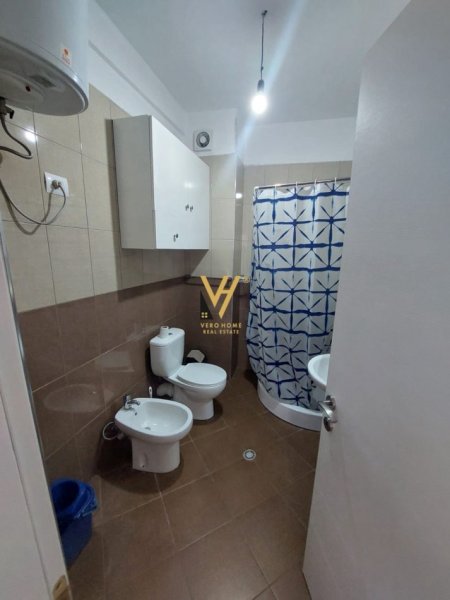 Tirane, jepet me qera apartament 2+1+Ballkon Kati 4, 118 m² 500 € (UNAZA E RE)