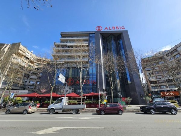 Tirane, jepet me qera Kati 3, 144 m² (Qender)