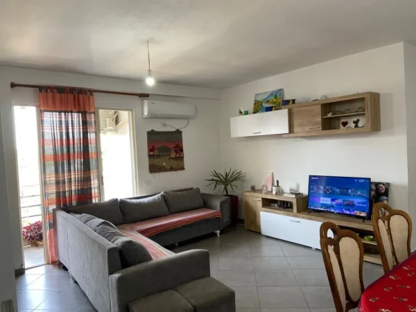 Tirane, jepet me qera apartament 2+1 Kati 4, 110 m² 370 € (Kinostudio)