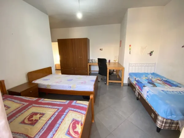 Tirane, jepet me qera apartament 2+1 Kati 4, 110 m² 370 € (Kinostudio)