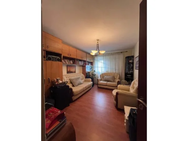 Tirane, shitet apartament 2+1+Ballkon Kati 4, 82 m² 150.000 € (21 Dhjetori)