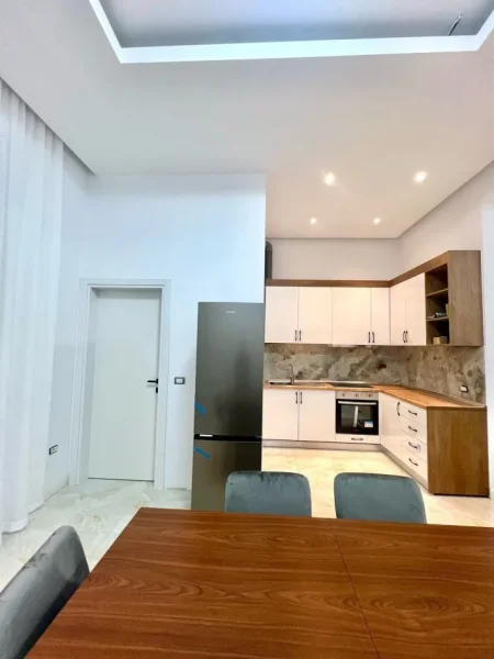 Tirane, jepet me qera apartament 2+1 , 137 m² 550 € (Selite)