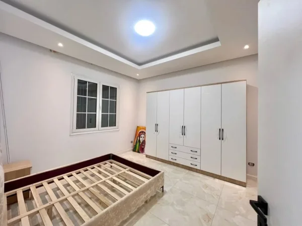 Tirane, jepet me qera apartament 2+1 , 137 m² 550 € (Selite)