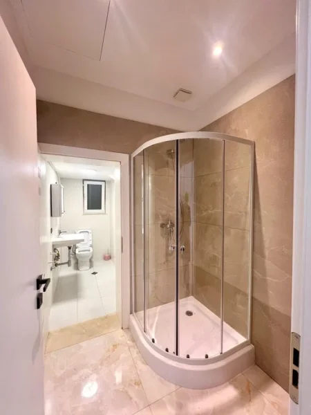 Tirane, jepet me qera apartament 2+1 , 137 m² 550 € (Selite)