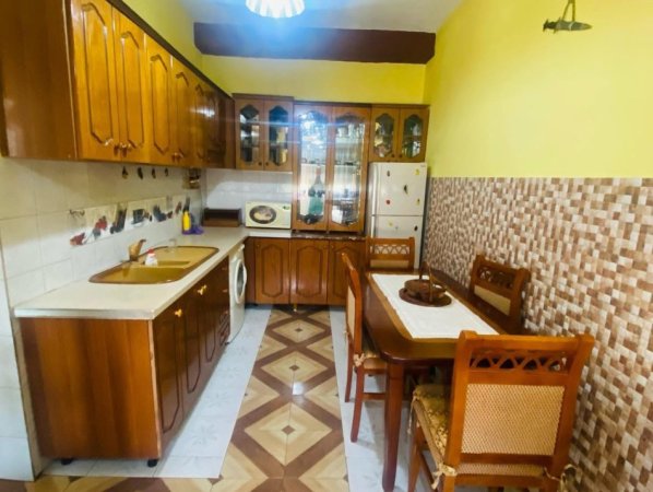 Tirane, jepet me qera apartament 1+1 Kati 2, 55 m² 400 € 