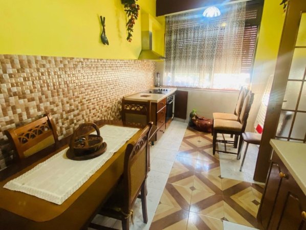 Tirane, jepet me qera apartament 1+1 Kati 2, 55 m² 400 € 