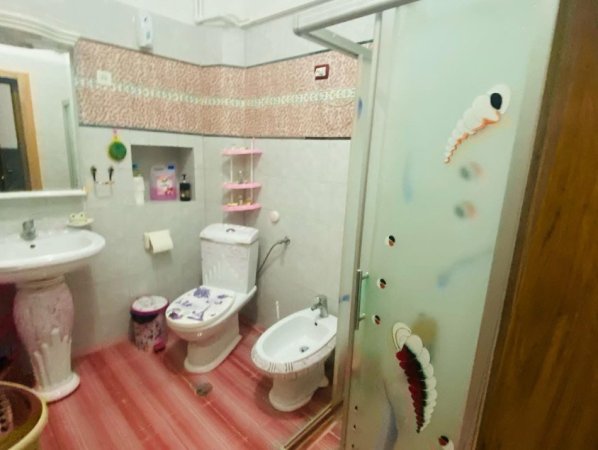 Tirane, jepet me qera apartament 1+1 Kati 2, 55 m² 400 € 
