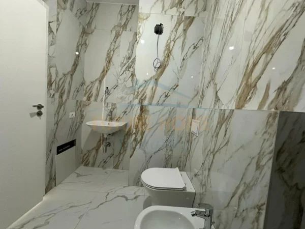 Tirane, shitet apartament 2+1+Ballkon Kati 6, 108 m² 195.000 € (Oxhaku, Kompleksi ASL)