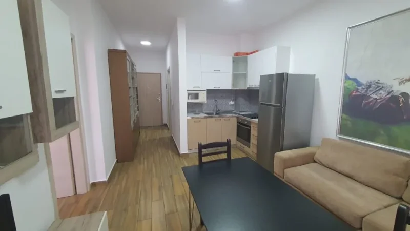 Tirane, jap me qera apartament 1+1+Ballkon Kati 3, 60 m² 570 € (Komuna e Parisit, Kompleksi Kika 2)