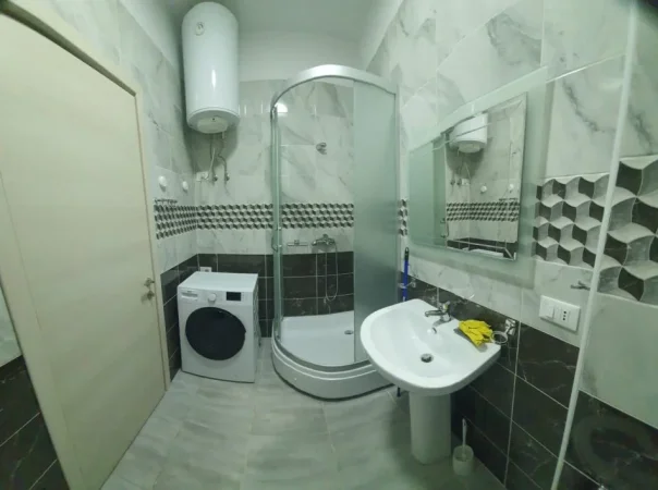 Tirane, jap me qera apartament 1+1+Ballkon Kati 3, 60 m² 570 € (Komuna e Parisit, Kompleksi Kika 2)