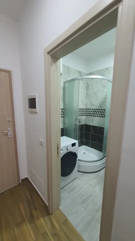 Tirane, jap me qera apartament 1+1+Ballkon Kati 3, 60 m² 570 € (Komuna e Parisit, Kompleksi Kika 2)