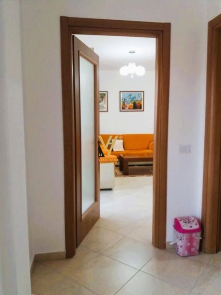 Tirane, jepet me qera apartament 1+1+Ballkon Kati 5, 75 m² 530 € (RRUGA JORDAN MISJA)