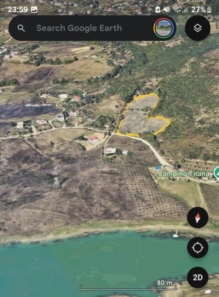 SHITET: 🟤 Tokë Vreshtë Në Kashar ( Buzë Liqenit të Kusit / Kasharit )📍Sip. 7960 m² ( Tokë e Verdhë) Pamje Fantastike 😮