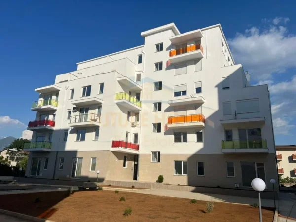 Tirane, shitet apartament 2+1+Ballkon Kati 1, 84 m² 125.000 € (Unaza e Re)