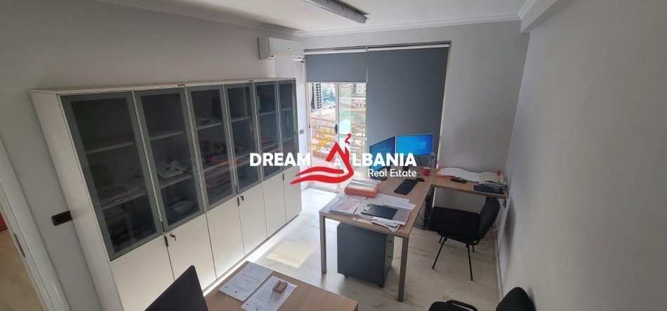 Tirane, shitet apartament 2+1 Kati 5, 94 m² 185.000 € (Prane rruges se Kavajes)