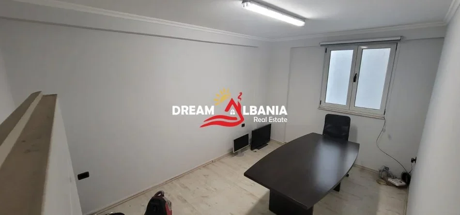 Tirane, shitet apartament 2+1 Kati 5, 94 m² 185.000 € (Prane rruges se Kavajes)
