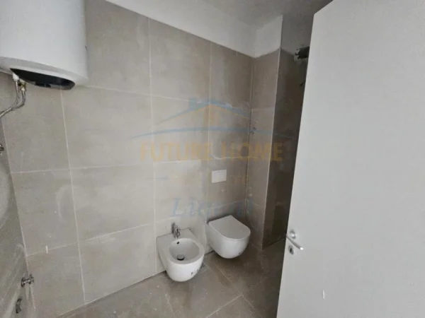 Tirane, shitet apartament 2+1+Ballkon Kati 4, 84 m² 110.000 € ((+P. Parkimi) QTU, Univers City)