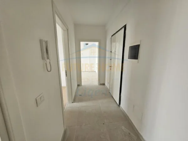 Tirane, shitet apartament 2+1+Ballkon Kati 4, 84 m² 110.000 € ((+P. Parkimi) QTU, Univers City)