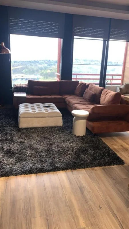 Tirane, jepet me qera apartament 1+1+Ballkon Kati 4, 92 m² 900 € (liqeni i thate)