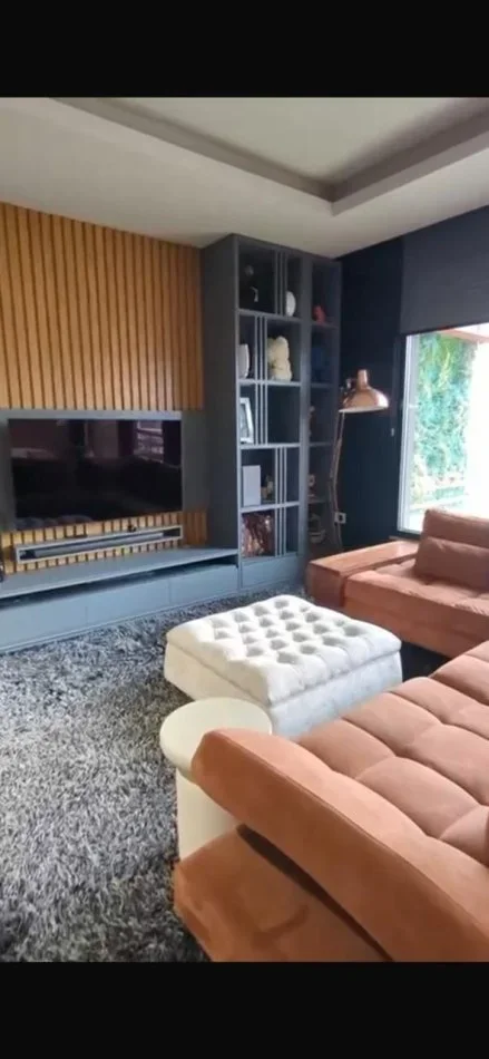 Tirane, jepet me qera apartament 1+1+Ballkon Kati 4, 92 m² 900 € (liqeni i thate)