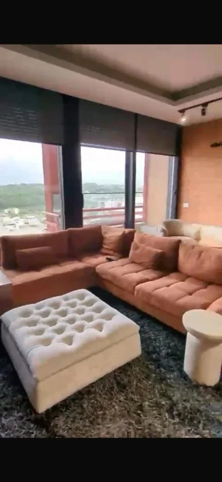 Tirane, jepet me qera apartament 1+1+Ballkon Kati 4, 92 m² 900 € (liqeni i thate)