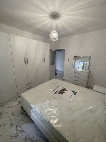 Tirane, jepet me qera apartament 1+1 Kati 1, 56 m² 380 € (Kinostudio)