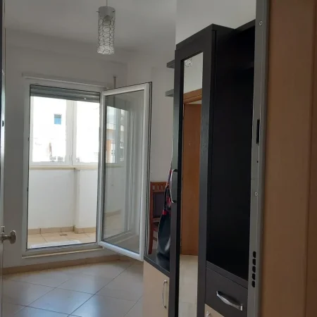Tirane, jepet me qera apartament 1+1 Kati 4, 80 m² 530 € (gener 2)