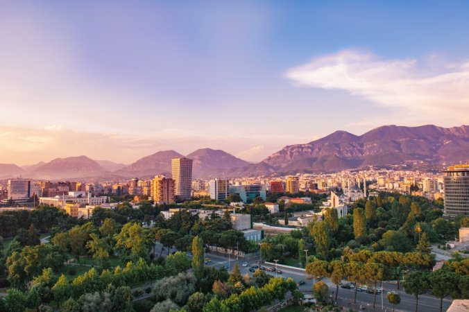 Tirane, jepet me qera apartament 1+1 Kati 2, 89 m² 450 € (Shkolla e Kuqe)