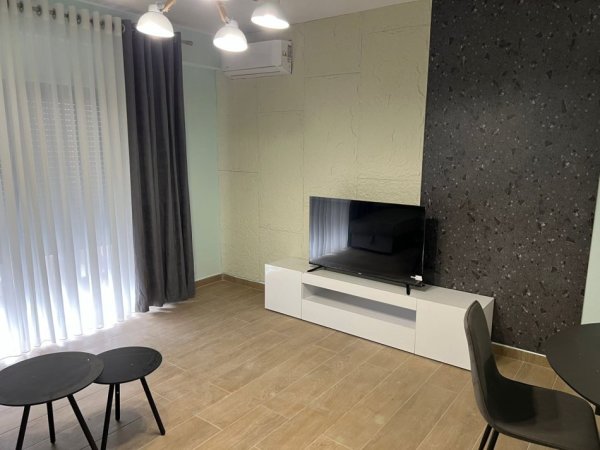 Tirane, jepet me qera apartament 1+1 Kati 4, 70 m² 500 € (Kodra e diellit)