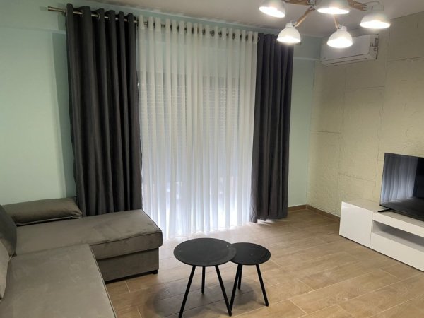 Tirane, jepet me qera apartament 1+1 Kati 4, 70 m² 500 € (Kodra e diellit)