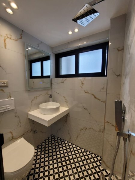 Brand New** Studio ( Garsoniere 30m2) ish Rest. Durresi (Rr. Ferit Xhajko, Unaze) ***340eu/muaj***