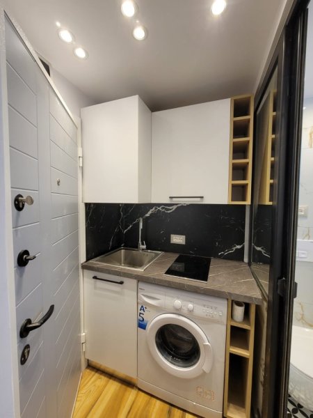 Brand New** Studio ( Garsoniere 30m2) ish Rest. Durresi (Rr. Ferit Xhajko, Unaze) ***340eu/muaj***