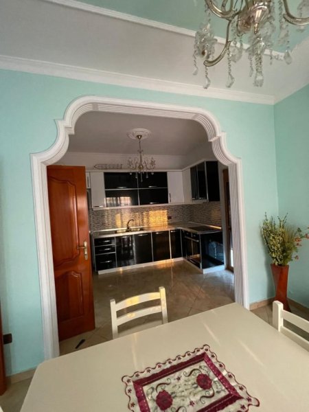 Tirane, jepet me qera apartament 2+1+Aneks+Ballkon Kati 2, 126 m² 400 € (Fresk)