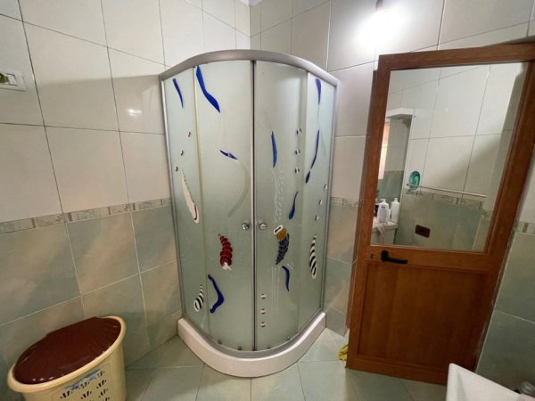 Tirane, jepet me qera apartament 2+1+Aneks+Ballkon Kati 2, 126 m² 400 € (Fresk)