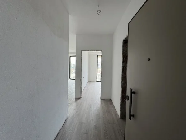 Tirane, shitet apartament 1+1+Ballkon , 75 m² 165.000 €