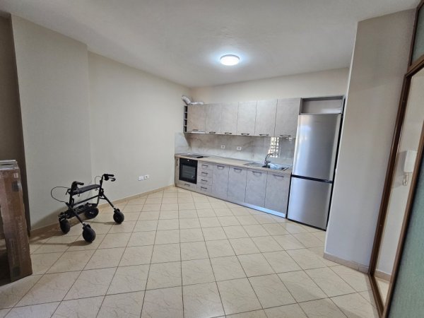 Tirane, shitet apartament 1+1 Kati 8, 63 m² 100.000 € (YZBERISHT)