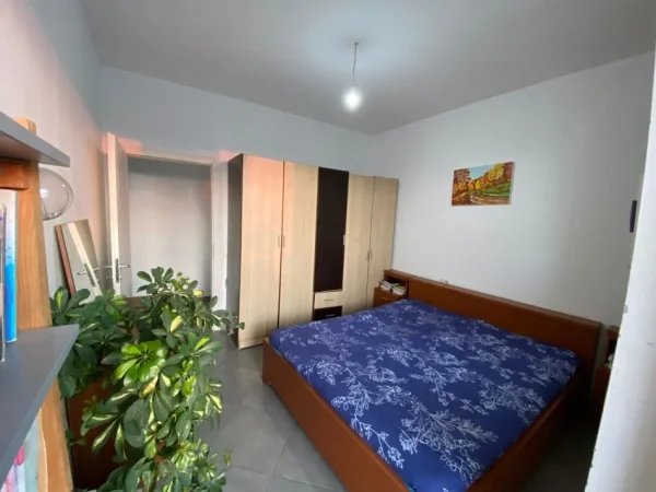Tirane, jepet me qera apartament 2+1+Ballkon Kati 4, 105 m² 370 € (Kompleski i Tom Doshit)